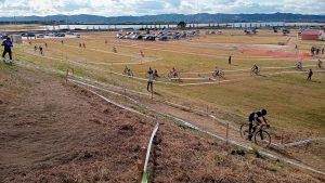 自転車レース「シクロクロス」開催